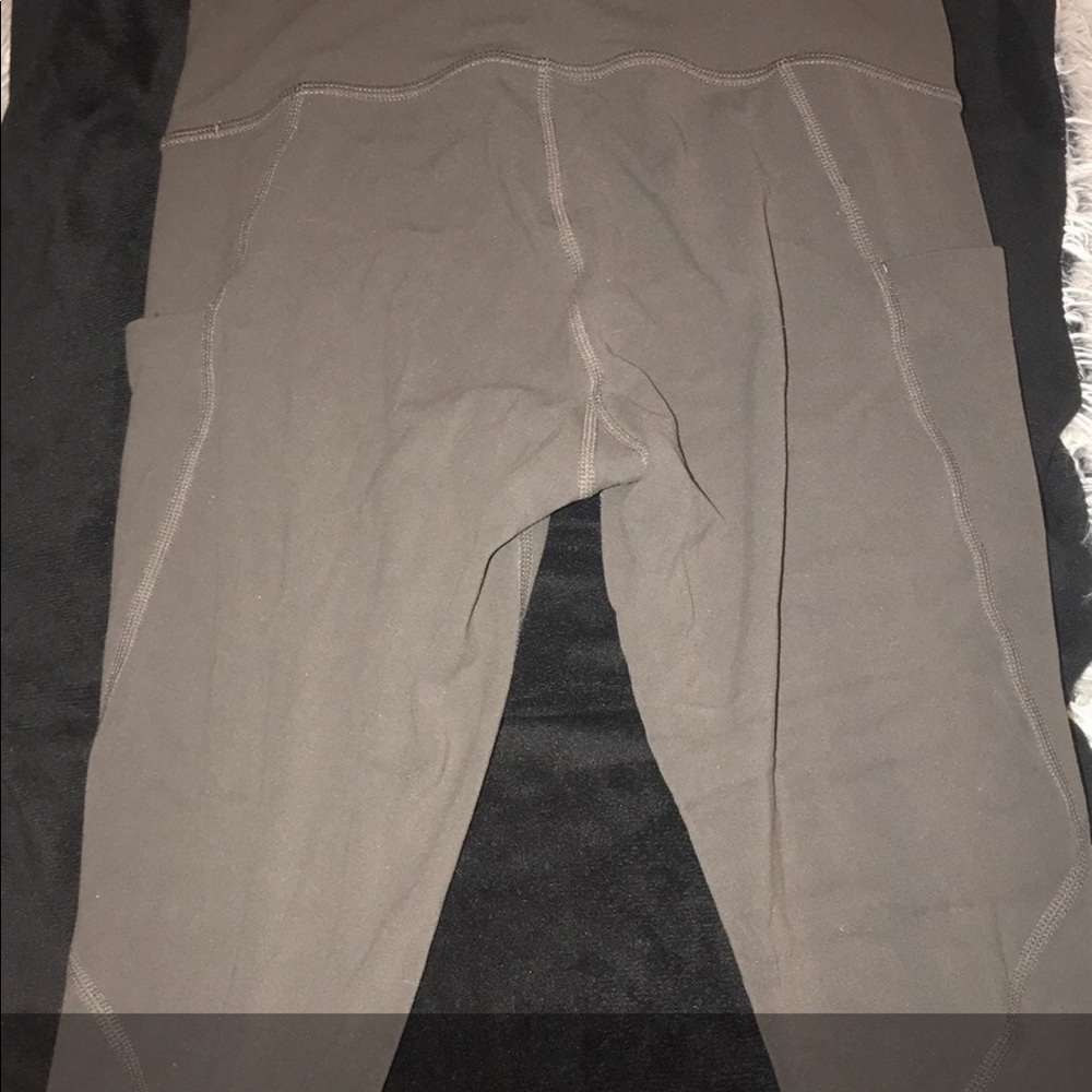 Athleta leggings with pockets